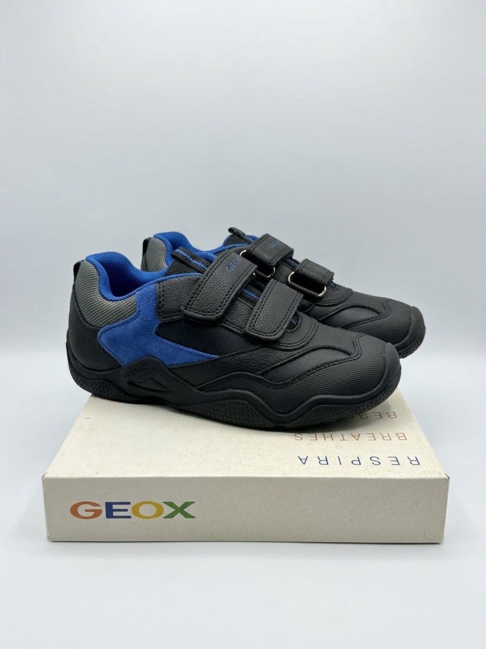 Geox Boys Sneakers (Black/Royal). Model-Wader